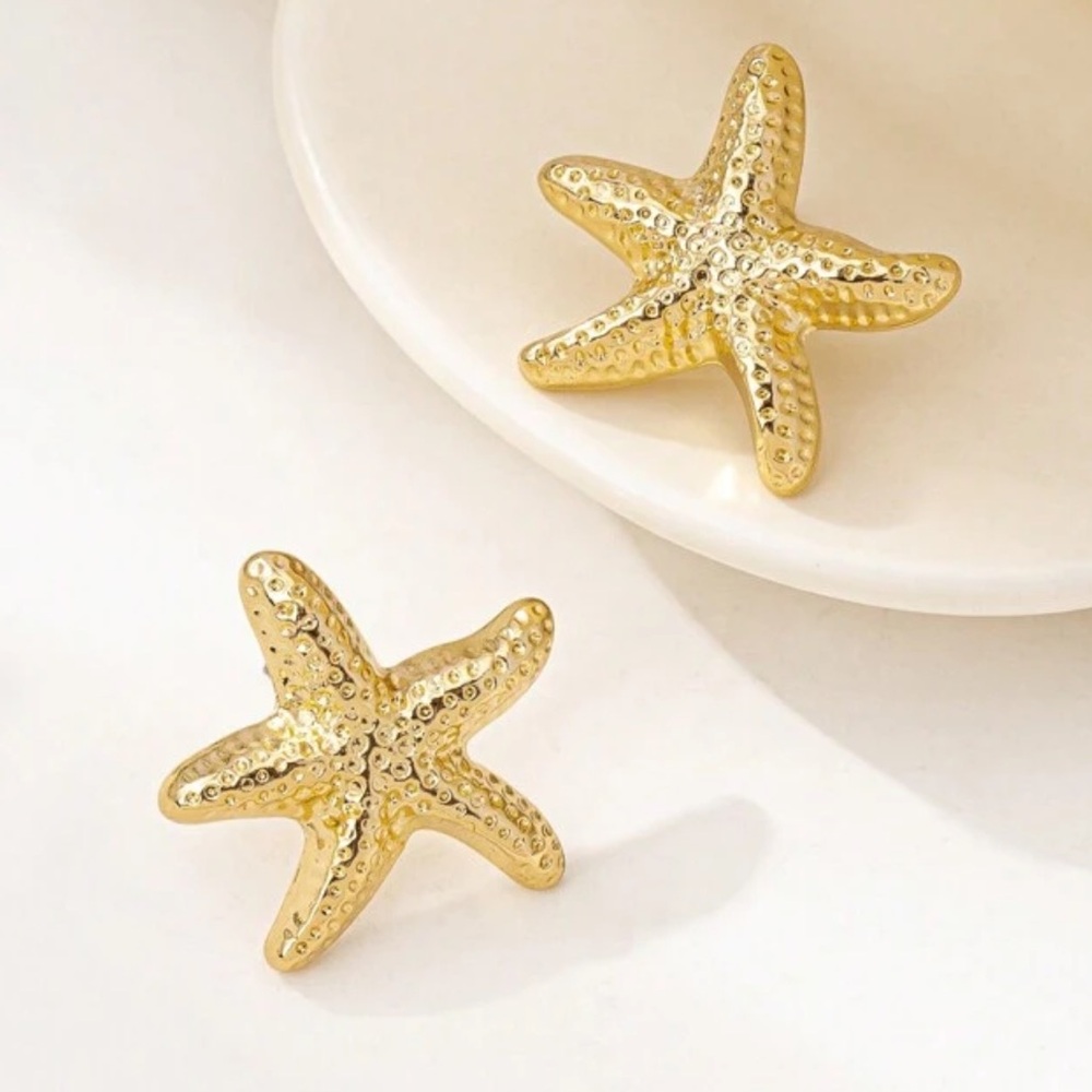 Starfish stud earrings